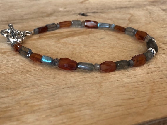 Cinnamon stone Orange Hessonite Garnet Bracelet Sacral chakra bracelet Reddish brown gemstone January birthstone Dark orange /& gold