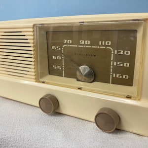 GE C408 retro vintage tube radio with iphone or bluetooth Input.