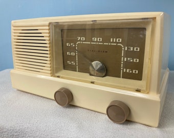 GE C408 retro vintage tube radio with iphone or bluetooth Input.