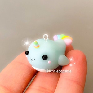 Charm de narval kawaii, regalos de narval, narval adorable, charms de arcilla polimérica, ideas para regalos, collar de narval, llavero de narval, charm de narval para agenda