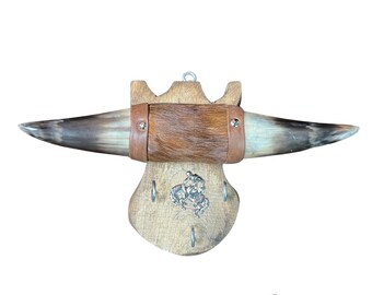 Rustic Longhorn Wall Décor with 3 Keyholder hooks