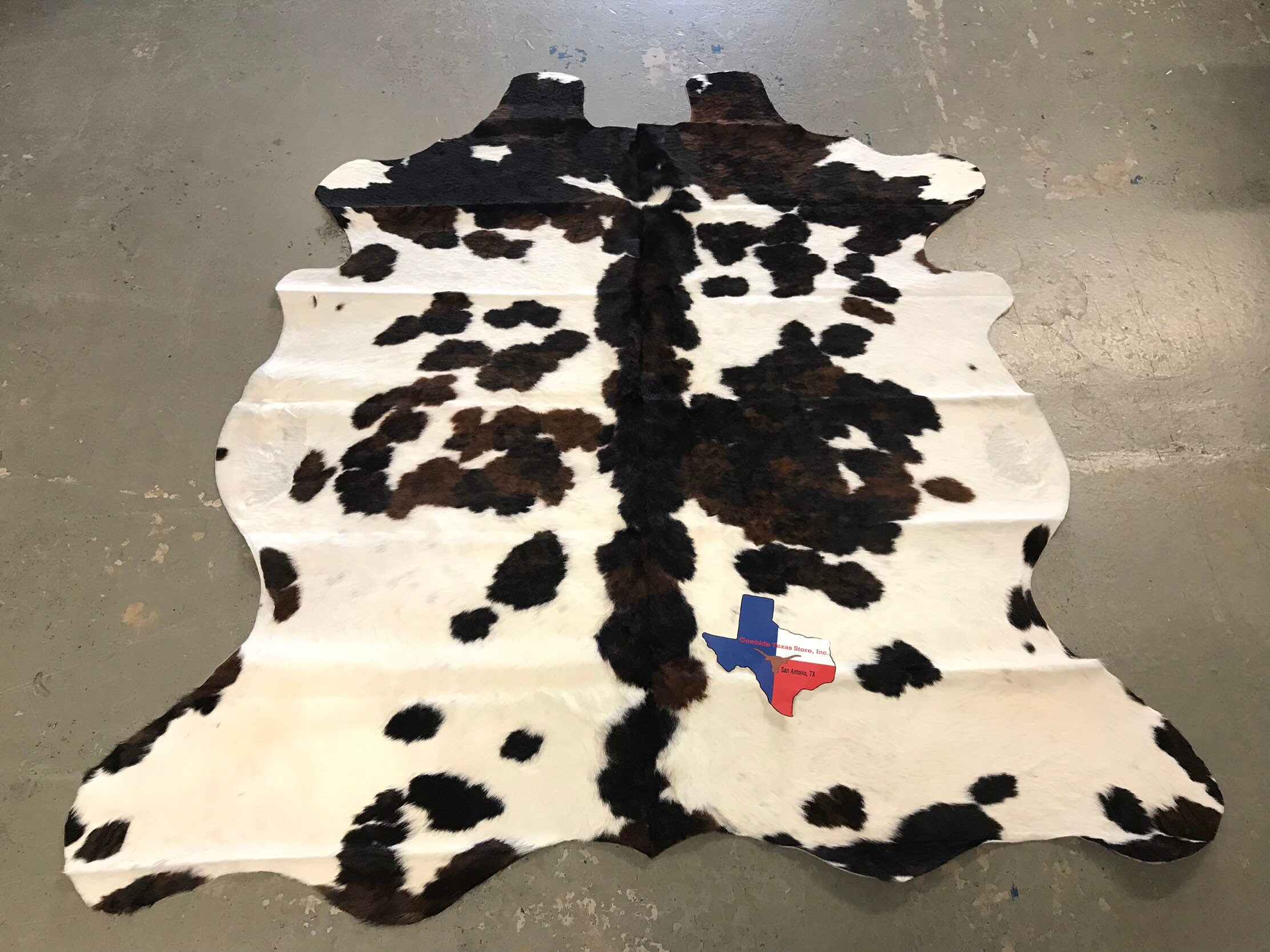 Tri Color Cowhide Rug Size 6ft X 6ft By Cowhide Texas Store Inc