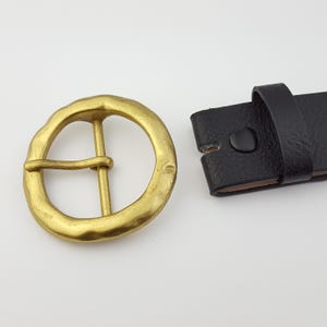 Tory Burch Tan Leather Logo Belt with Gold-Tone Round Buckle Tory Burch Miller Smooth Reversible Belt 1.5 main image 2