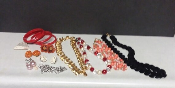 Costume Jewelry Assortment Earrings Necklaces Bangle Bracelets 16pc