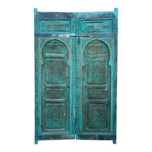 Unique large old riad double door. Moorish Alhambra wooden door, great workmanship, unique moroccan door panels