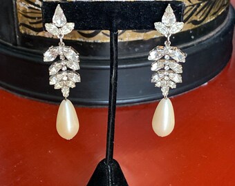 Pair of faux rhinestone  and pearl drop earrings