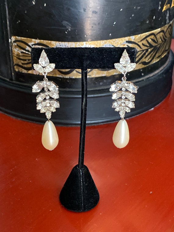 Pair of faux rhinestone  and pearl drop earrings