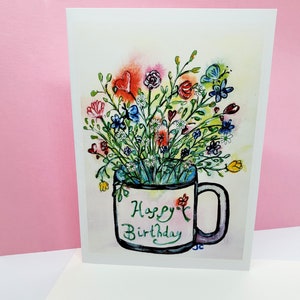 Carte de joyeux anniversaire, à partir d'art aquarelle original, 5 x 7" fleurs printanières, coeurs, papillons dans une tasse à café, carte de voeux d'anniversaire