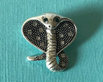 Vtg 80s King Cobra 1.5 pin badge C046a