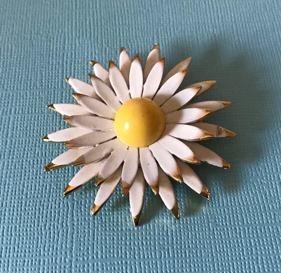 Vintage daisy brooch, daisy pin, flower power, bo… - image 7