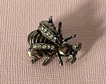 Vintage rhinestone bee pin, bumblebee pin, bee pin, insect pin, bug pin, gold tone bee pin, vintage bee pin, bumble bee pin, insect pins