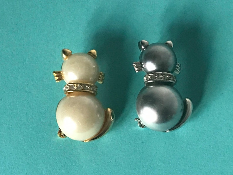 feline cats cat brooches kitty pins rhinestone cat pins Vintage cat pins set of two pins cat brooch lot white cat pin black cat pin