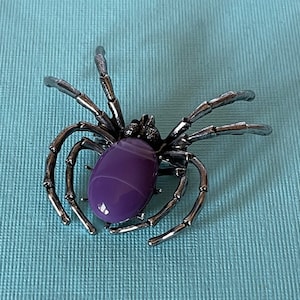 Purple spider brooch, spider pin, spider jewelry, Halloween spider pin, purple spider brooch, purple spider pin, Halloween pin, spiders