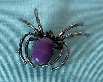 Purple spider brooch, spider pin, spider jewelry, Halloween spider pin, purple spider brooch, purple spider pin, Halloween pin, spiders