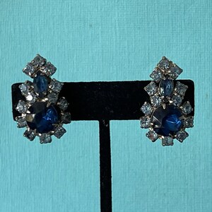 Vintage bluerhinestone hi end clip on earrings, rhinestone earrings, clip on earrings, wedding earrings, prom earrings, homecoming earrings