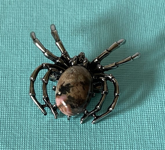 Vintage Sterling Detailed Blue Spider Pin - JD10609 – Connie