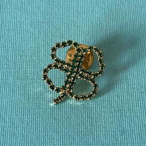Vintage shamrock brooch, rhinestone Shamrock, St. Patricks day jewelry, Irish jewelry, lucky shamrock pin, St Patricks day brooch, shamrock