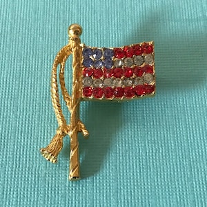 Vintage American flag brooch, USA pin, patriotic pin, Independence day, 4th of July brooch, rhinestone flag pin, MAGA, American flag pin