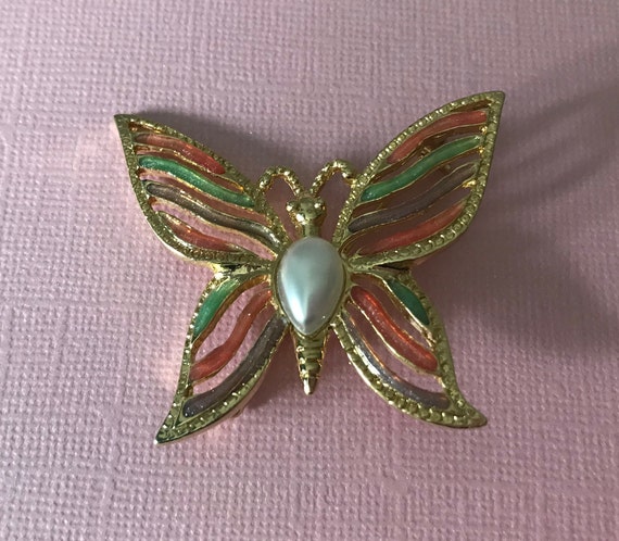 Vintage butterfly brooch, faux pearl butterfly br… - image 5