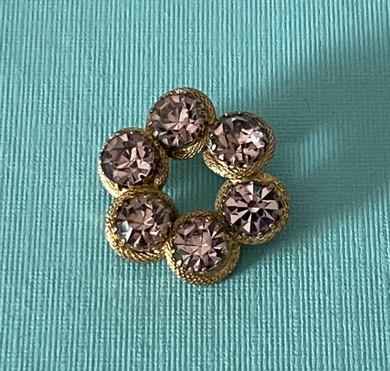 Vintage lavender circle brooch, lavendar flower, lilac brooch, lavendar circle pin, purple wreath pin, wreath brooch, purple circle pin