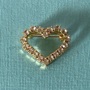 Vintage heart brooch, rhinestone heart pin, gold heart brooch, heart jewelry, Valentine&#39;s heart pin, wedding heart pin, heart brooch vintage