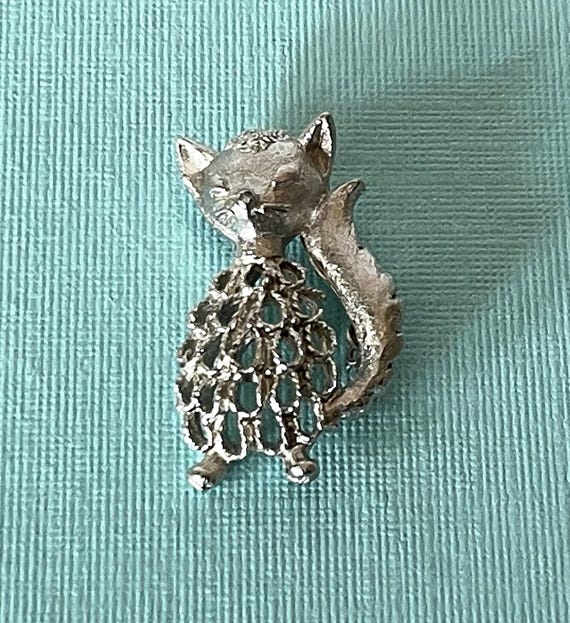 Vintage cat pin, silver cat pin, cat brooch, feline pin, cat adoption, cat rescue, silver cat pin, vintage cat pin, cat jewelry, cat pins