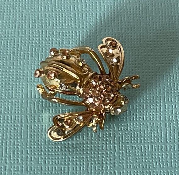 Vintage pink rhinestone bee pin, pink and gold be… - image 3