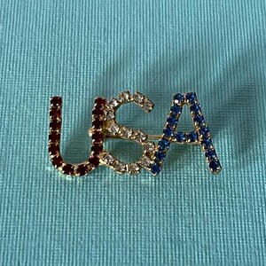 Vintage USA rhinestone brooch, patriotic pin, Independence day, red white and blue patriotic pin, USA brooch, vintage America brooch, MAGA