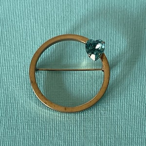 Vintage circle pin with blue heart rhinestone, blue heart rhinestone, gold circle pin, circle brooches, Valentines, heart pin, rhinestone