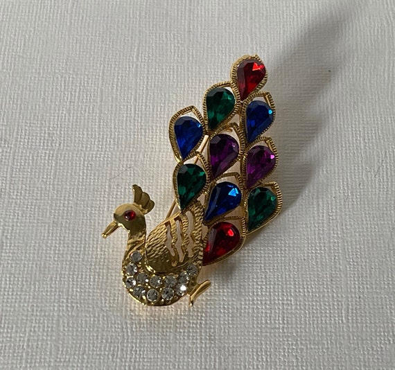 Vintage rhinestone peacock brooch, multi colored … - image 4