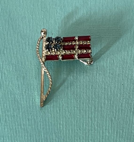 Vintage American Flag brooch, rhinestone flag pin,