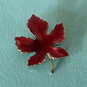 broche feuille vintage, broche feuille rouge, épingle feuille d&#39;érable, bijoux feuille d&#39;érable, broche feuille rouge et or, broche feuille d&#39;or, feuille d&#39;érable vintage