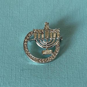 Vintage menorah brooch, rhinestone menorah pin, Jewish Jewelry, religious jewelry, religious gifts, silver menorah pin, Hanukkah, Chanukah