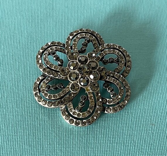 Vintage flower brooch, rhinestone flower pin, dai… - image 1