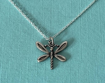 Collana con libellula, gioielli con ciondolo a forma di libellula, gioielli ispirati alla natura in argento sterling 925 placcato oro 24k - Italia