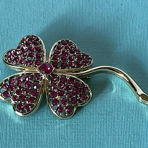 Vintage rhinestone four leaf clover brooch, Vintage Sarah Coventry pin, rhinestone flower pin, rhinestone clover pin, red clover brooch