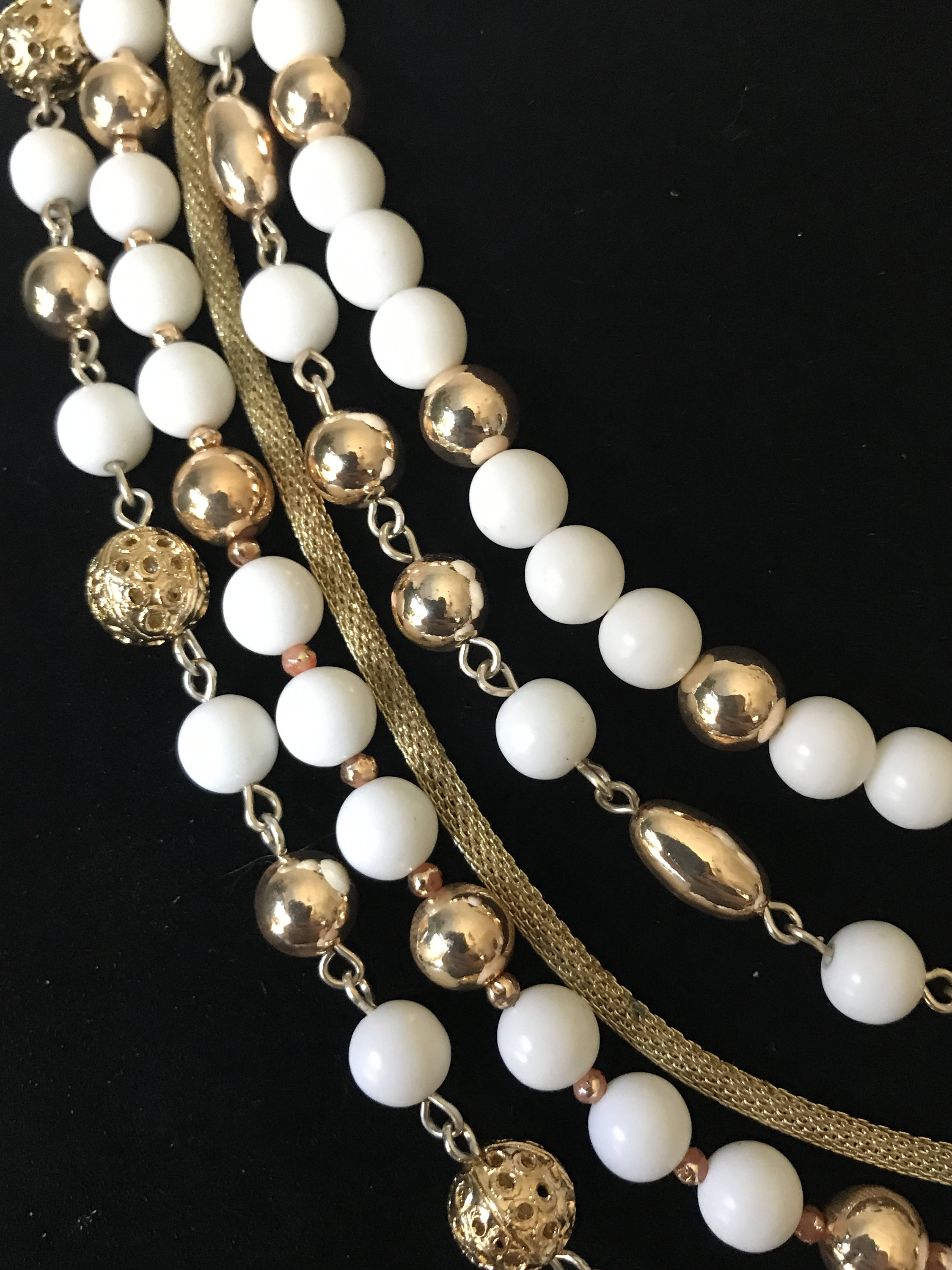 Collier Vintage Or 5 Rangs De Chaînes Avec Perles Blanches - Bijou Occasion Sans Marque