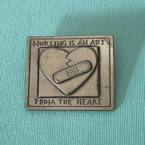 Vintage signierte Newpro Krankenschwester Pin, Zinn Krankenschwester Brosche, Geschenke für Krankenschwestern, Krankenschwester Wertschätzung, Krankenschwester Geschenke, Krankenschwester Brosche, Silber Krankenschwester Pin