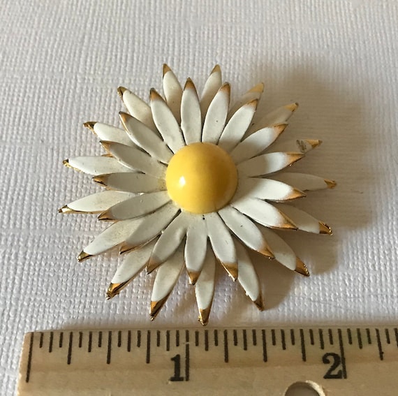 Vintage daisy brooch, daisy pin, flower power, bo… - image 4