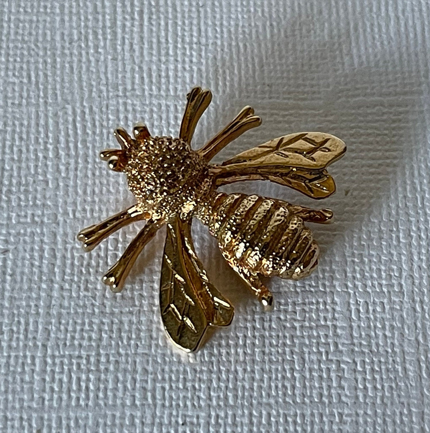 Enamel Bumblebee Gold Bee Brooch Corsage Esmalte Wing Insect Hat Scarf  Clips For Women And Men Animal Boutonniere Accessory From Haoyun51828,  $12.95