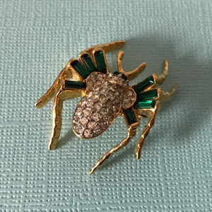 Vintage green rhinestone spider brooch, high end spider pin, spider jewelry, spider brooch, Halloween spider, spider brooch green spider pin image 9