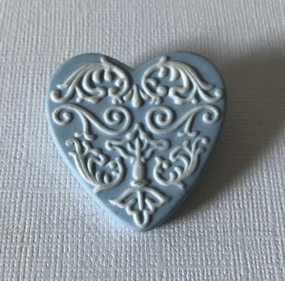 Vintage heart brooch, signed Wedgewood heart broo… - image 3