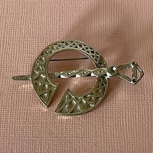 Vintage shriner pin, masonic pin, Freemason pin, silver shriner pin, crescent moon and sword, shriner jewelry, shriner pin, sword and moon