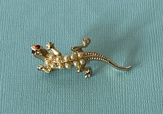 Vintage faux pearl lizard pin, gecko pin, lizard … - image 8