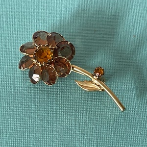 Vintage rhinestone flower brooch, daisy rhinestone flower pin, vintage flower pin, daisy flower pin, sun flower pin, rhinestone sun flower