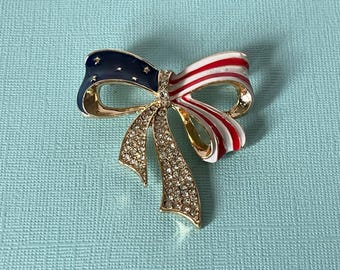 Vintage red, white and blue ribbon pin, flag ribbon pin, patriotic jewelry, MAGA, USA flag brooch, American flag ribbon pin Patriotic ribbon