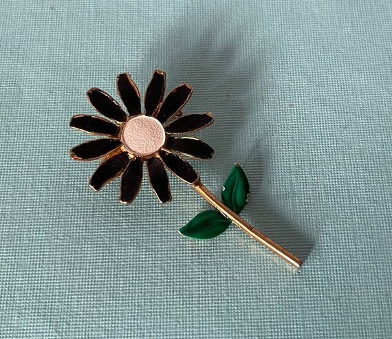 Vintage daisy pin, enamel flower pin, 60s flower … - image 5