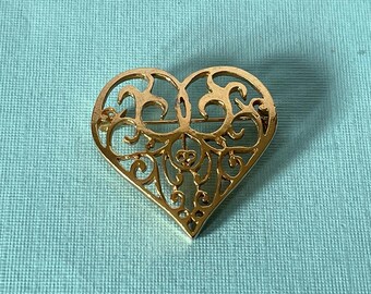 Vintage heart brooch, gold heart brooch, wedding heart pin, heart jewelry, Valentine's heart pin, heart pin vintage, gold heart pin, heart