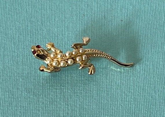 Vintage faux pearl lizard pin, gecko pin, lizard … - image 1