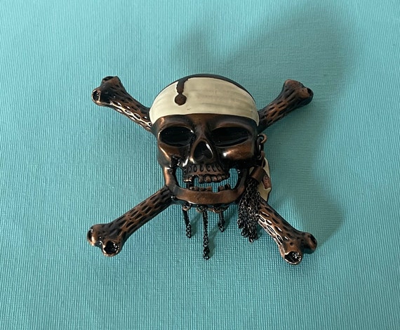Vintage "new" skull and crossbones belt buckle, sk